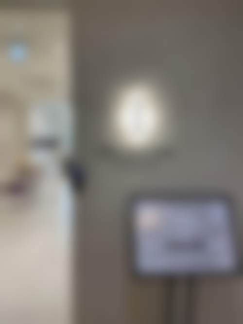 涂抹眼霜能消除皱纹和眼袋吗？合理使用辅助改善，结合医美深层解决问题 