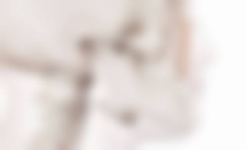 假体隆胸喂奶究竟会不会下垂？降低下垂风险有策略